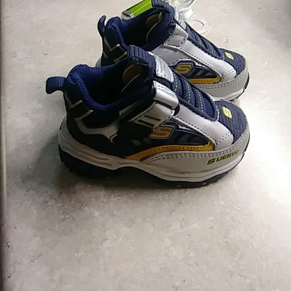#589 Skechers L-tech. S lights. Baby boy Size:3 - Picture 2 of 6